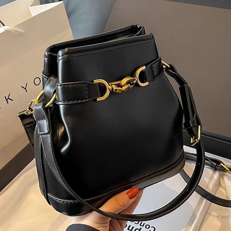 thumbnail image 1 of Bolsos de hombro para mujer 2023, nuevo diseño retro, bolso de cubo portátil para señoras mayores, moderno, sencillo, bandolera, pequeño bolso de mano, 1 of 4