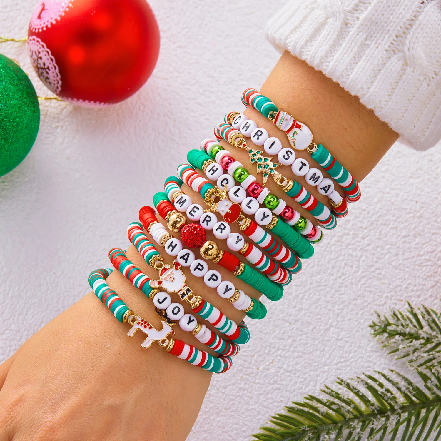 12-teiliges Weihnachts-Armband-Set, bunte weiche Tonperlen, Kristallperlen, Weihnachtsmann-Anhänger, Armreif, Party-Schmuck, Weihnachtsgeschenke für – Detail 17