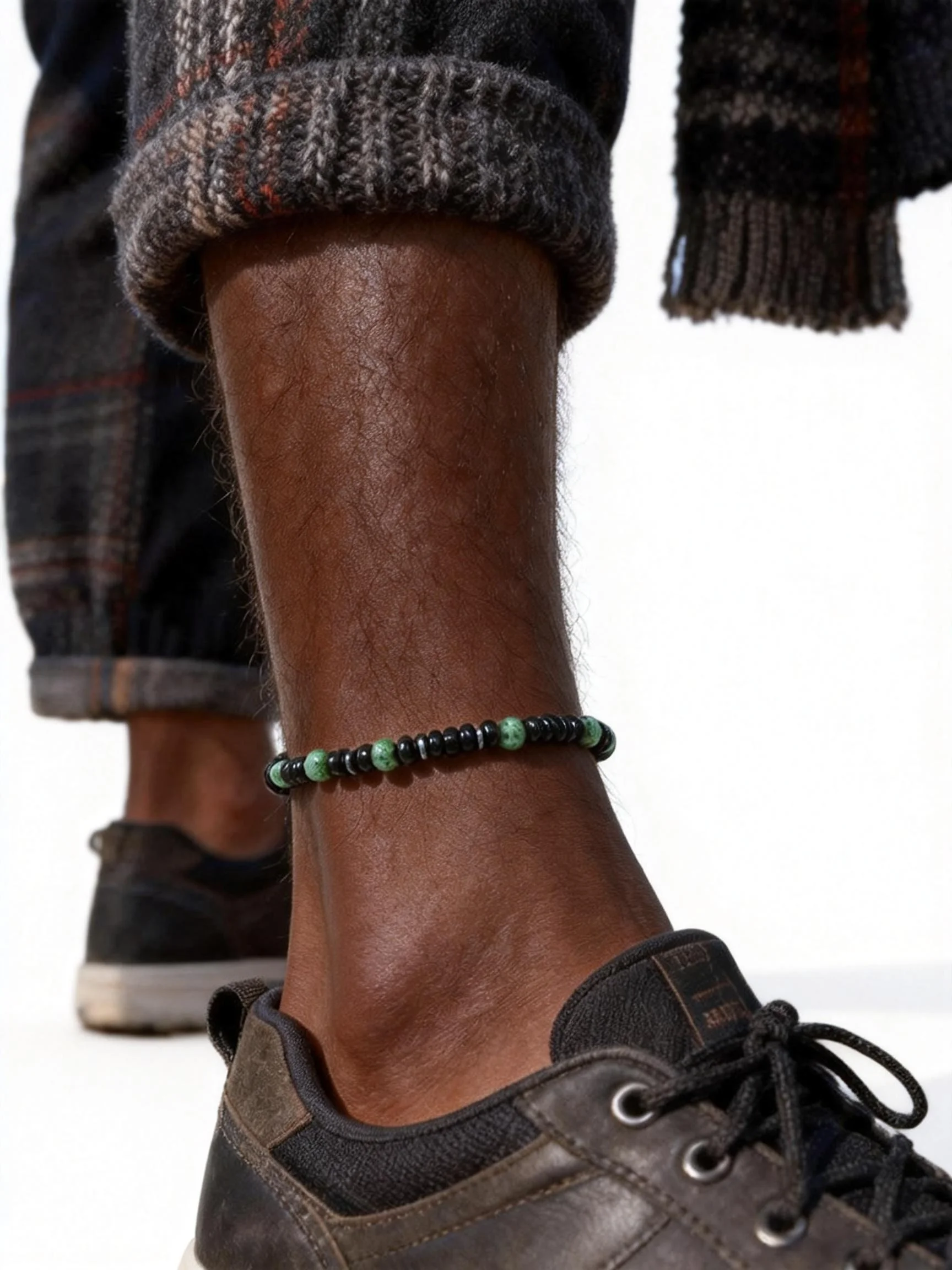 Boho Perlen-Fußkettchen für Männer und Frauen, Edelstahl in Silberfarbe mit Schwarzen Lavastein- und Afrikanischen Türkisperlen, Sommer-Strandschmuck – Detail 2