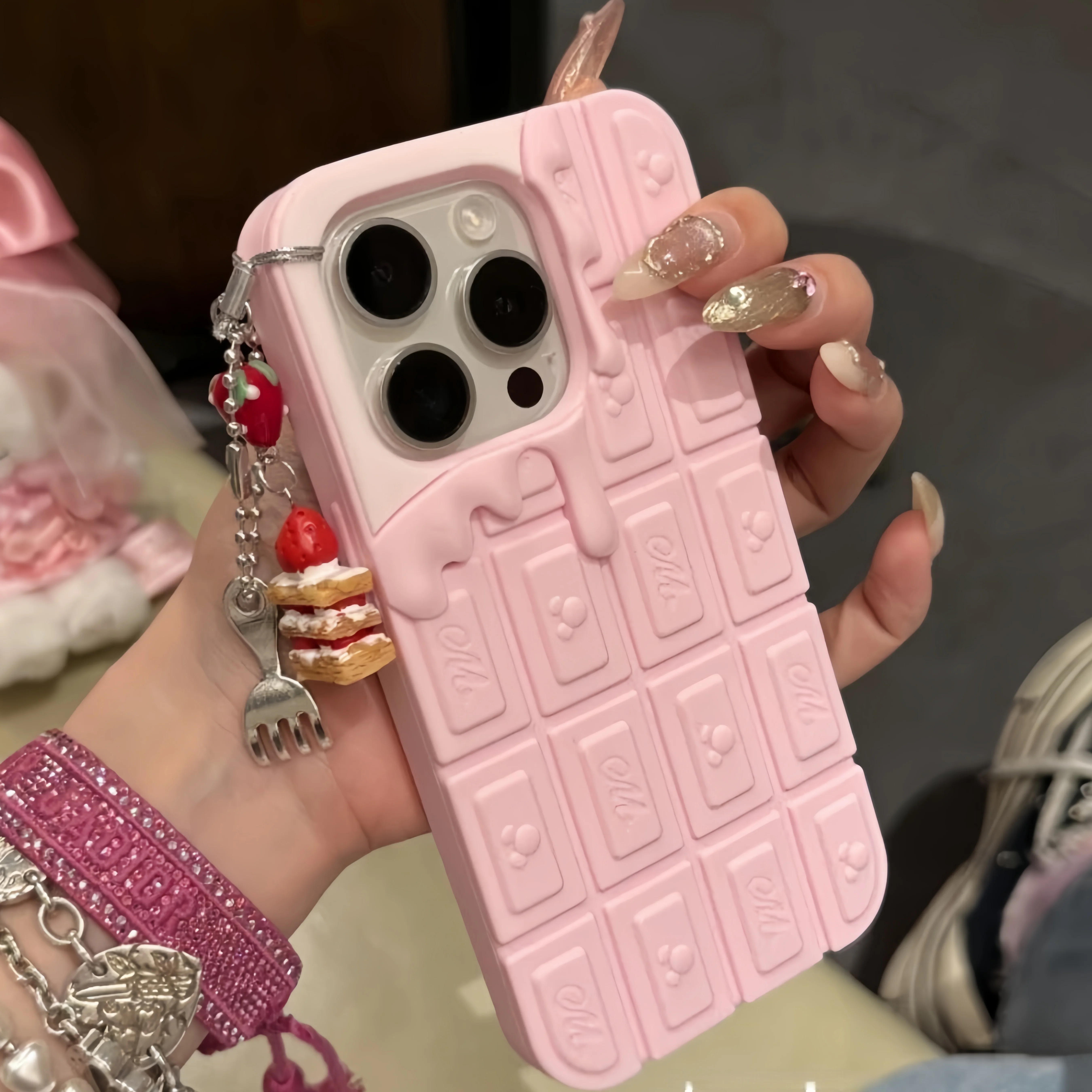 For iphone 4 5 6 S 7 8 Plus 17 16 15 14 13 12 Pro Max 11 3D Cartoon Chocolate Silicone Case Strawberry Cake Pendant Cover 3
