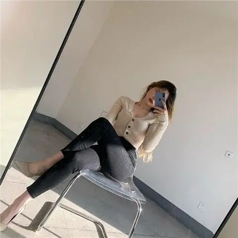 Black cropped pants