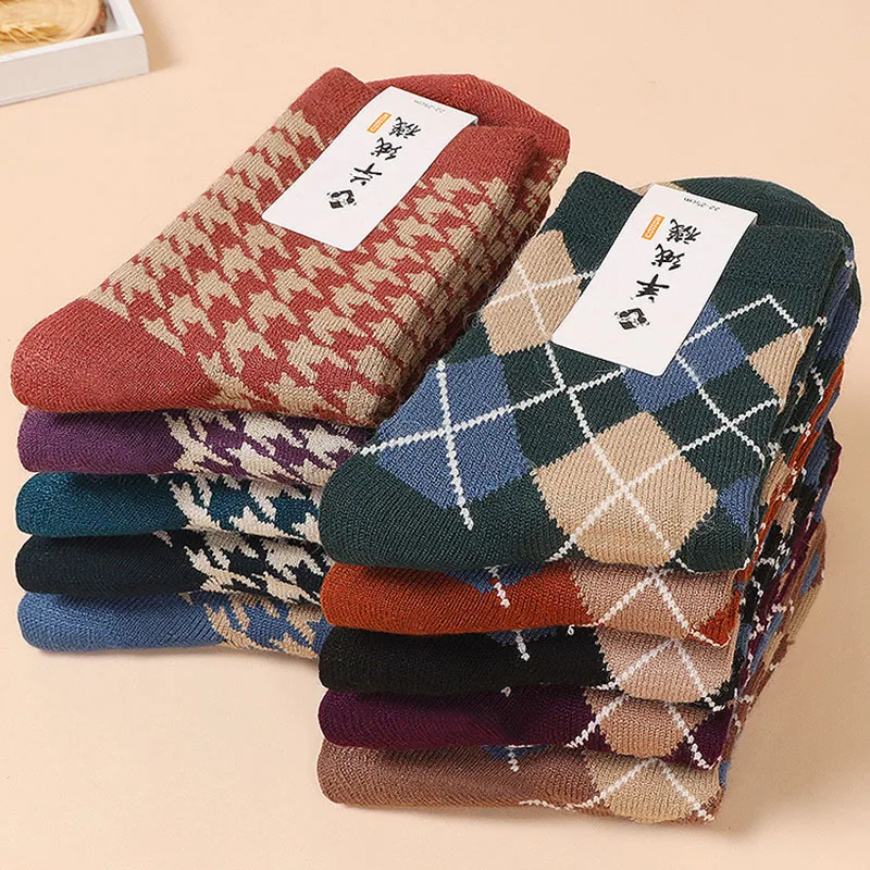 

5 Pairs Women Autumn And Winter New Thickened Cashmere Socks Soft Comfortable Warm Medium Tube Warm Socks Japanese Casual Socks