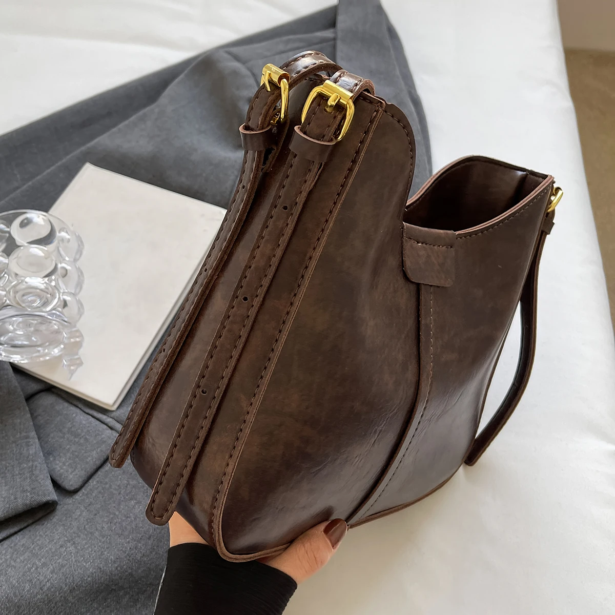 Versatile retro crossbody shoulder bag in solid color with textured design – women’s daily fashion accessory. 2156