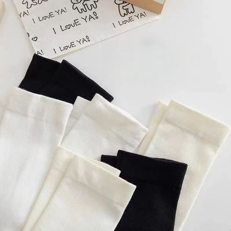 5 Pairs of Women's Mid-Calf Socks, Solid Color Flat Bottom Casual Socks, Black and White Spring and Autumn Socks - 2
