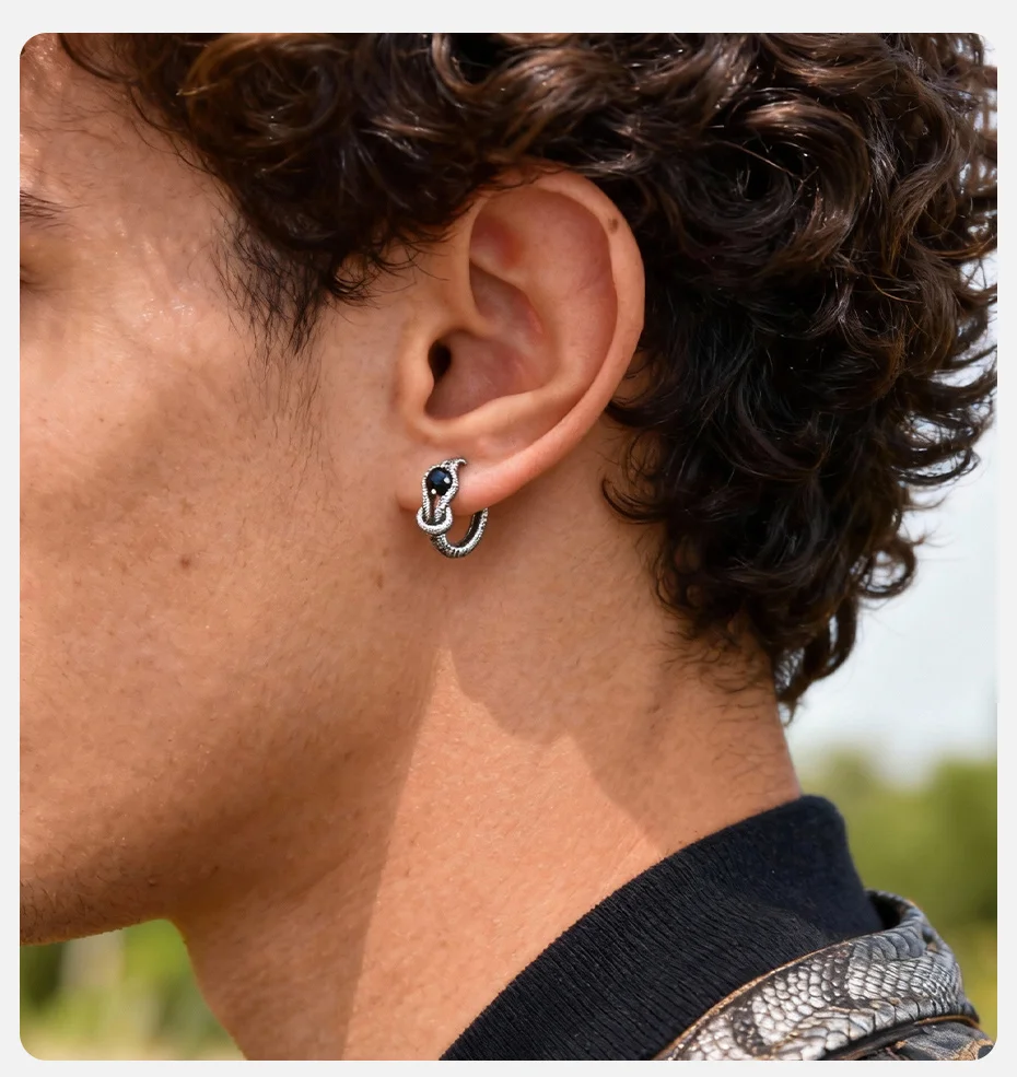 Vnox Punk Schlangen-Creolen für Männer und Frauen, Schwarz Grün Blau Zirkon Retro-Ohrringe, 5,2mm Breite Piercing Metall-Ohrschmuck Geschenke – Detail 2