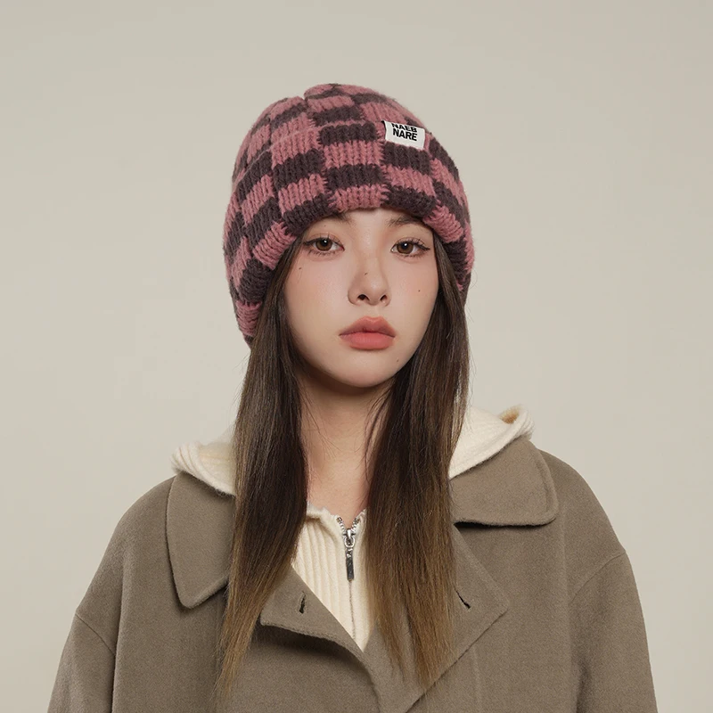 

Retro Contrasting Checkerboard Beanies for Women Autumn and Winter Korean Ins Big Head Showing Face Small Versatile Knitted Hat