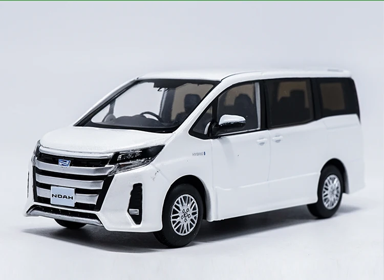

1/30 toyota NOAH MPV Alloy car model Furnishing articles collection