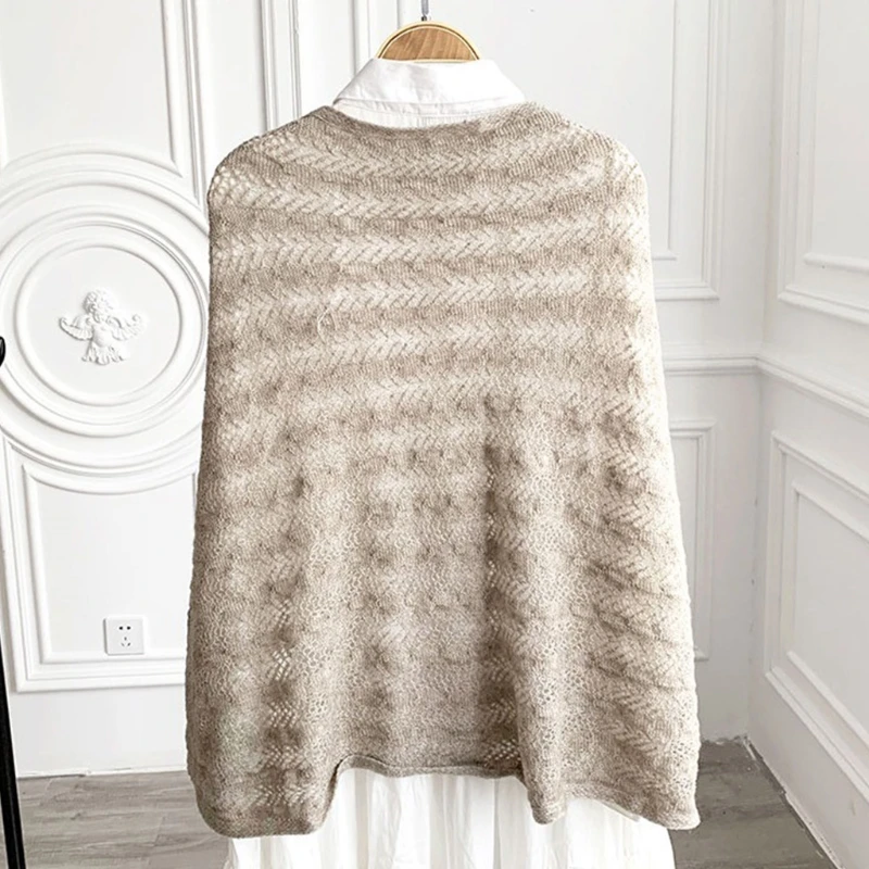 Рисунок 2 - Элегантная зимняя шаль с рукавами