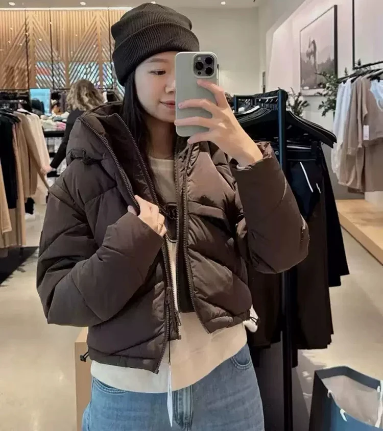 Damenjacken aus Baumwolle im Fake-Two-Piece-Look mit Stehkragen, Kapuze und doppellagigem, warmem Baumwollfutter. – Detail 3