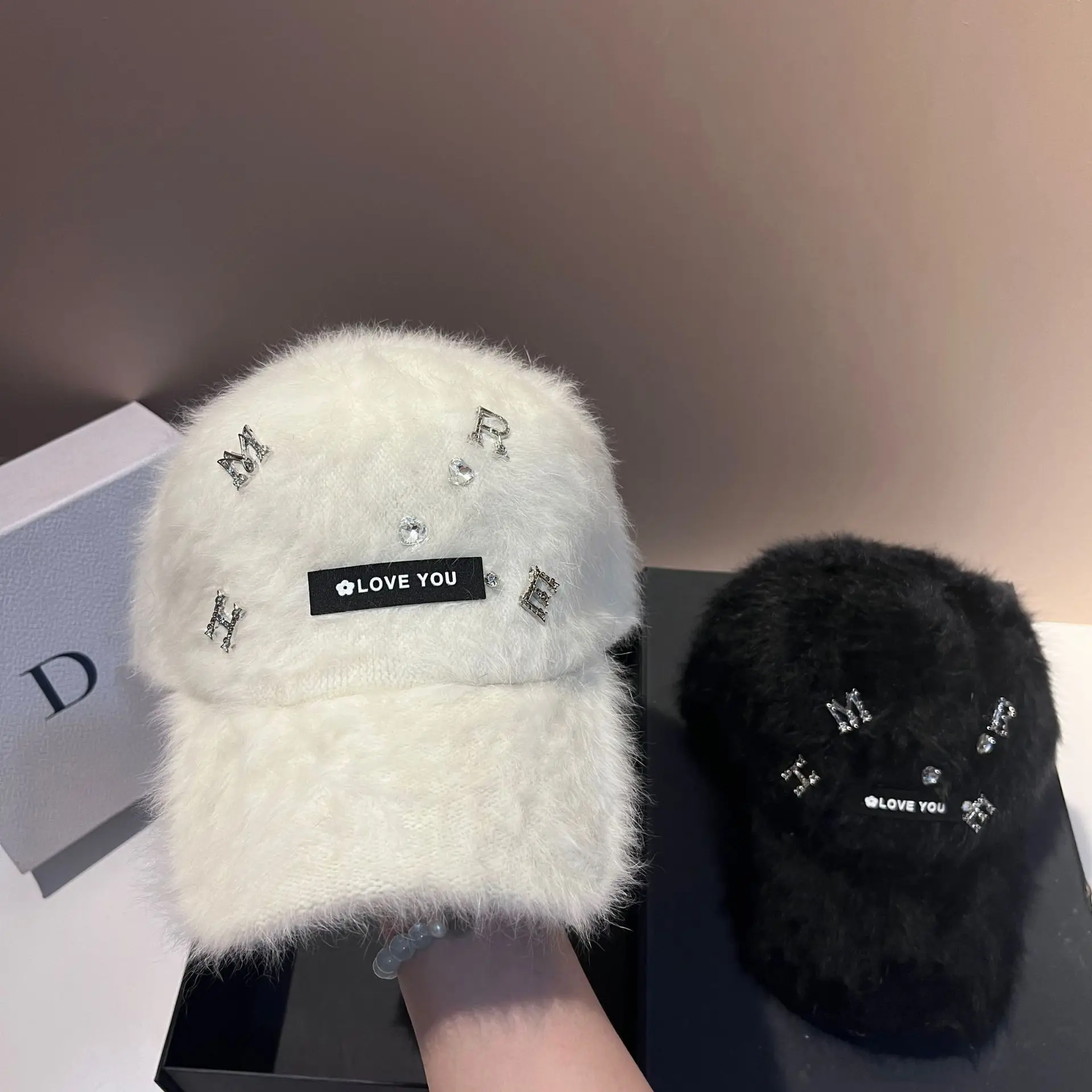 Winter Neue Warme Alter Reduktion Kaninchen Feder Baseball Kappe Mode Brief Gesicht Kleine Kappe Outdoor Casual Hut Weibliche_voghion.com