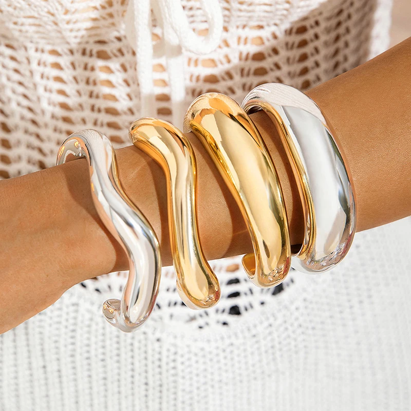Pulsera de Plástico con Estilo Urbano y Rockero