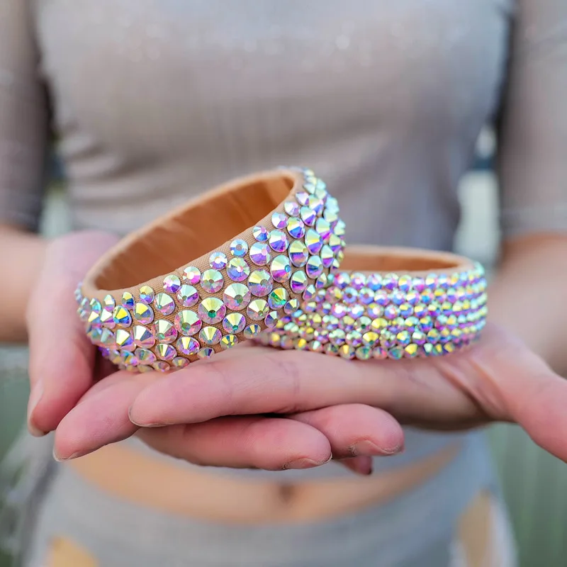 Braccialetto largo multistrato in pelle con strass da donna, stile