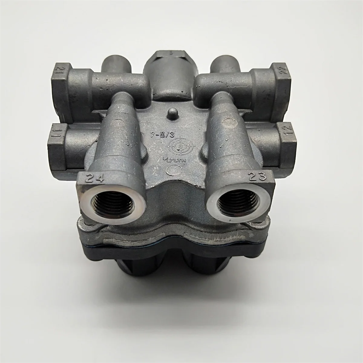 Volvo Trucks VOP 21225479 Spare Parts Multi-circuit Protection Valve Provia multi circuit protection valve