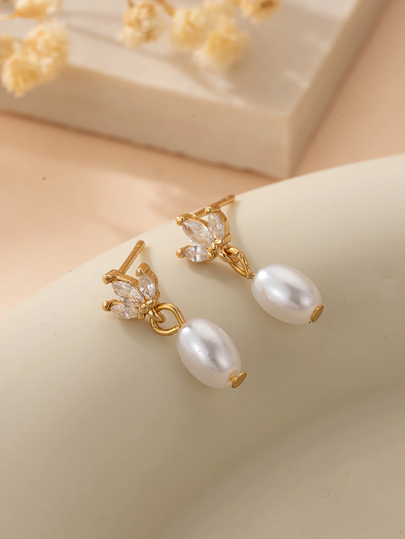 Sweet Imitation Pearl Charm Cubic Zirconia Leaf Earrings Womens Party Jewelry