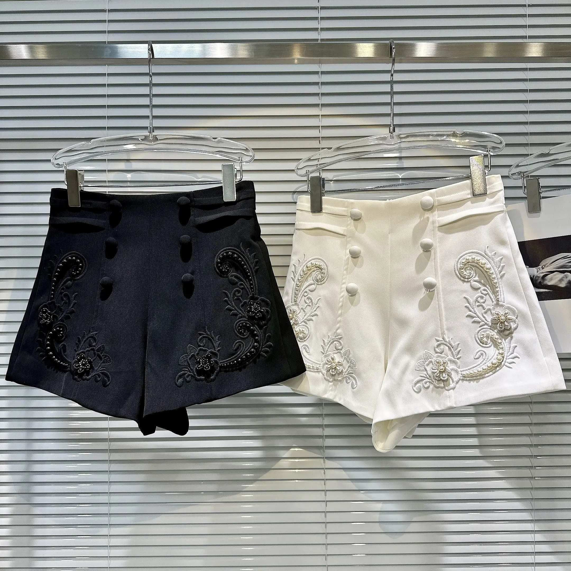 2023 Autumn New Retro Pearl Beaded Embroidery Pattern Shorts Womans Elegant Socialite Short Shorts Office Daily Street All-Match