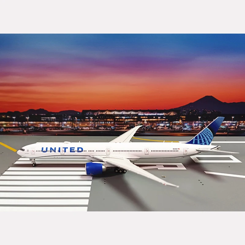 

Die cast B777-300ER United Airlines GJUAL2214 Civil Aviation Airplane 1:400 Proportional Alloy Aircraft Model Men's Gift