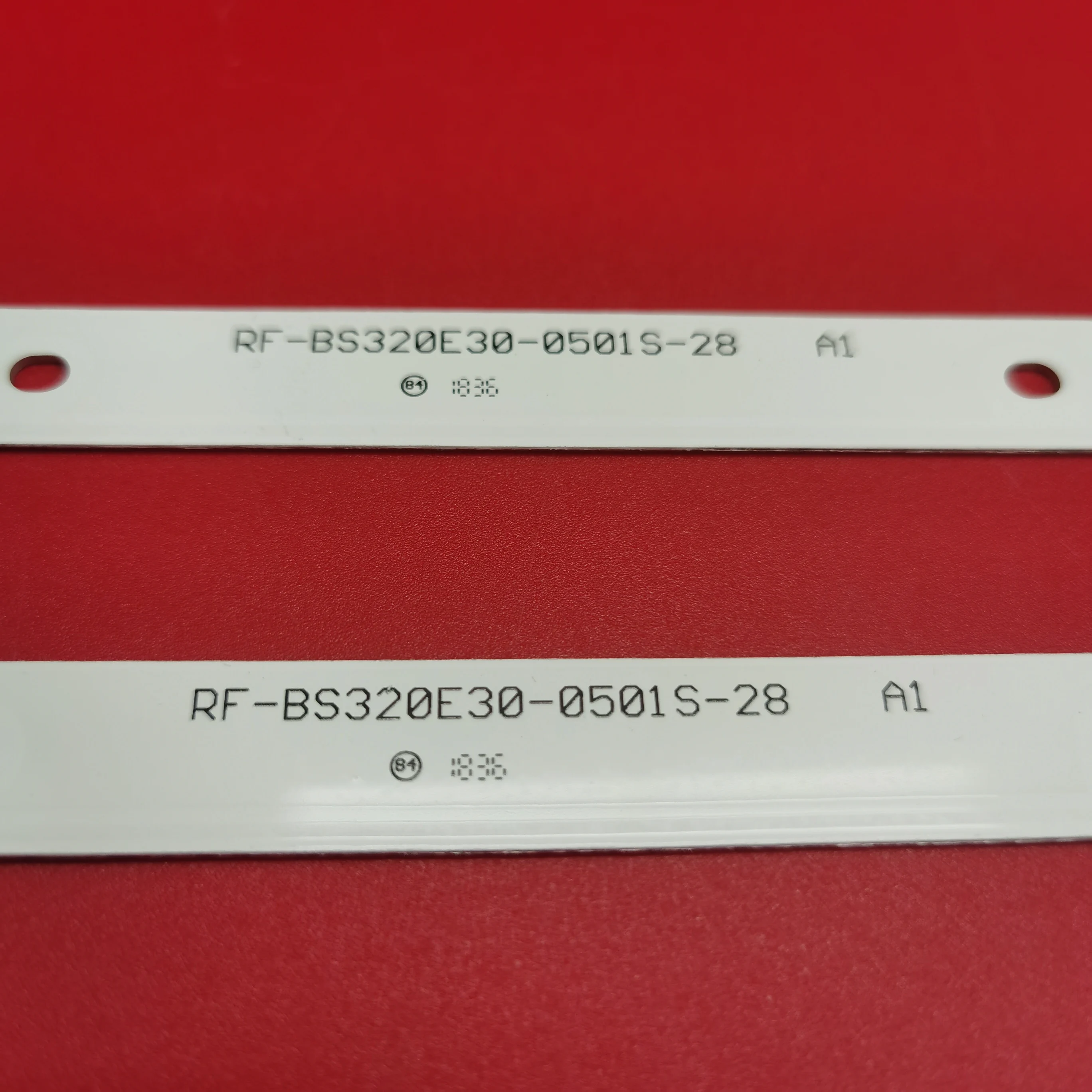 LED Backlight strip 5 lamps (6v) for Hyindai LED32-ES5004 Skyworth 32-inch LCD TV RF-BS320E30-0501S-28 A1 32f1000 v320dj8-q01 led light