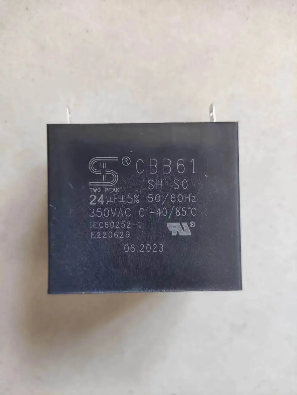 

Конденсатор CBB61 24UF 350VAC подходит для EF2600 7C3-H7107-01