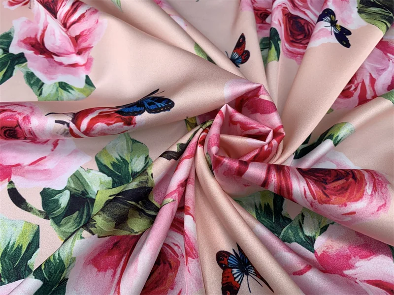 Frühling Sommer Rosen-Schmetterlings-Muster Digitaldruck Stretch-Satin-Stoff Handgefertigtes DIY-Nähmaterial pro Meter – Detail 5