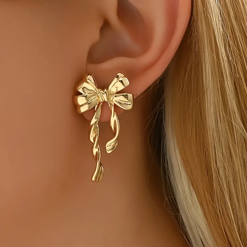 New Fashion Golden Bowknot Stud Earrings for Women Elegant & Chic Design Personality Earrings Jewelry Gifts