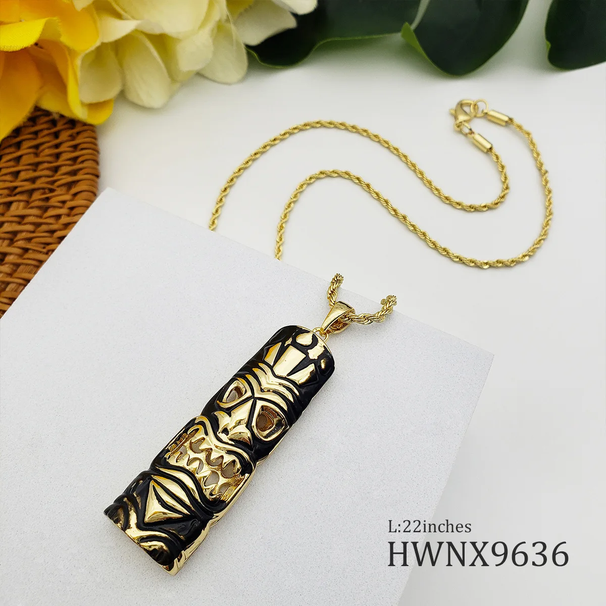 Pendentif En Or 18 Carats (0,60 G) - Motif Tiki - Avec Détails En Jais - D'occasion