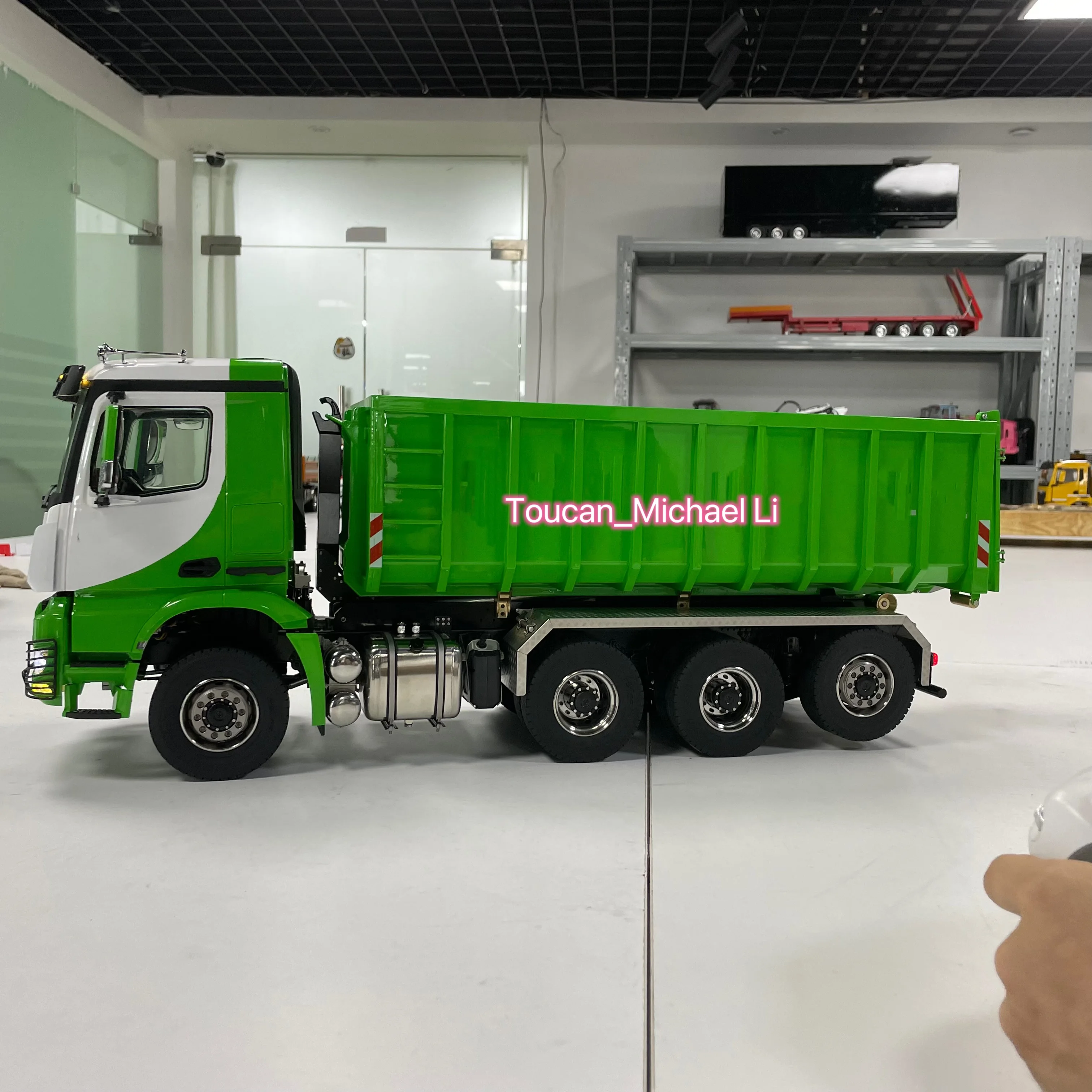 In Stock 8x8 1/14 Hydraulic RC Full Dump Truck Green Metal Roll Off Tipper Car Model Sound Light System Remote Control Toy Model 5