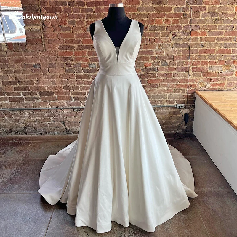 

Простое свадебное платье-трапеция в стиле бохо для женщин, соблазнительное свадебное платье с V-образным вырезом, открытой спиной, на пуговицах, без рукавов, мягкое атласное платье с завышенной талией