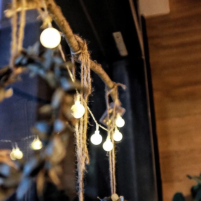 

СВЕТОДИОДНАЯ Гирлянда в виде белых шаров