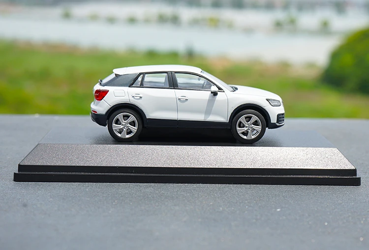 Audi コレクションモデル 1/43 スケール 1:43 Spark Audi A5 Coupe Glacier white 2017 DEALER VERSION