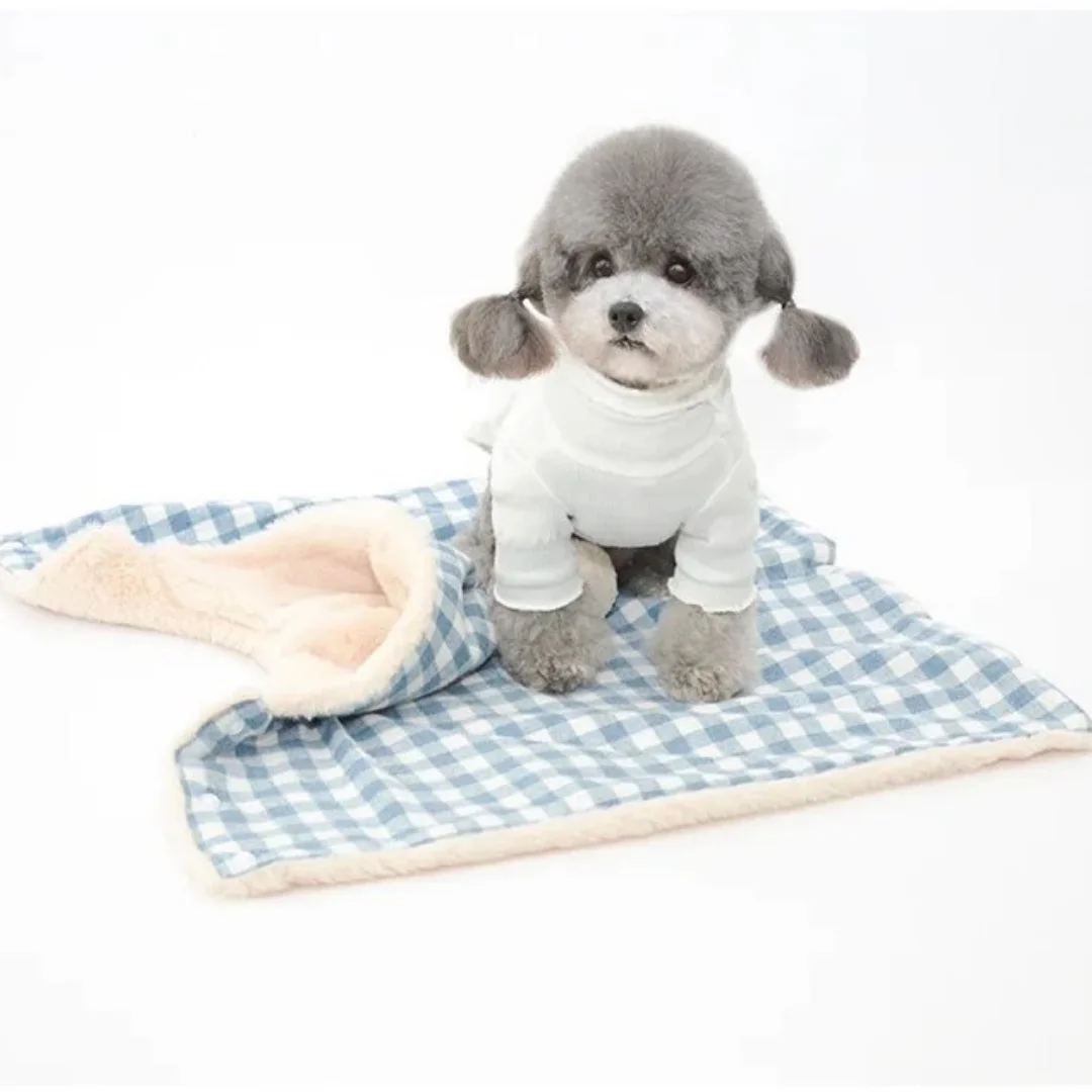 New autumn and winter pet blankets, sleeping bags, dog cloaks, sleeping bags, dog pet clothes, clothes