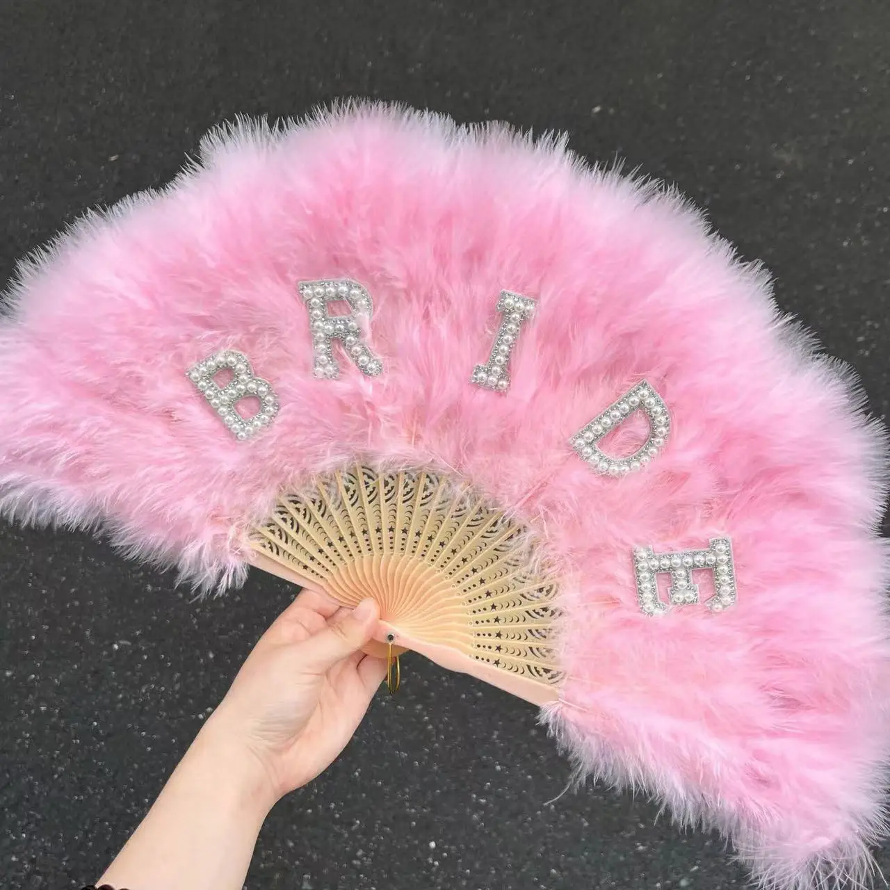 Bride Feather Fan White Bachelorette Hen Do Party Bach Weekend Girls Trip Red Pink Wedding Bridal Shower Decoration Gift 1PCs