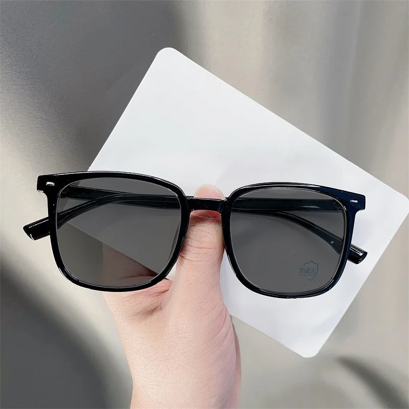 Stylish UV Protection Myopia Sunglasses with Gradient Scale Design