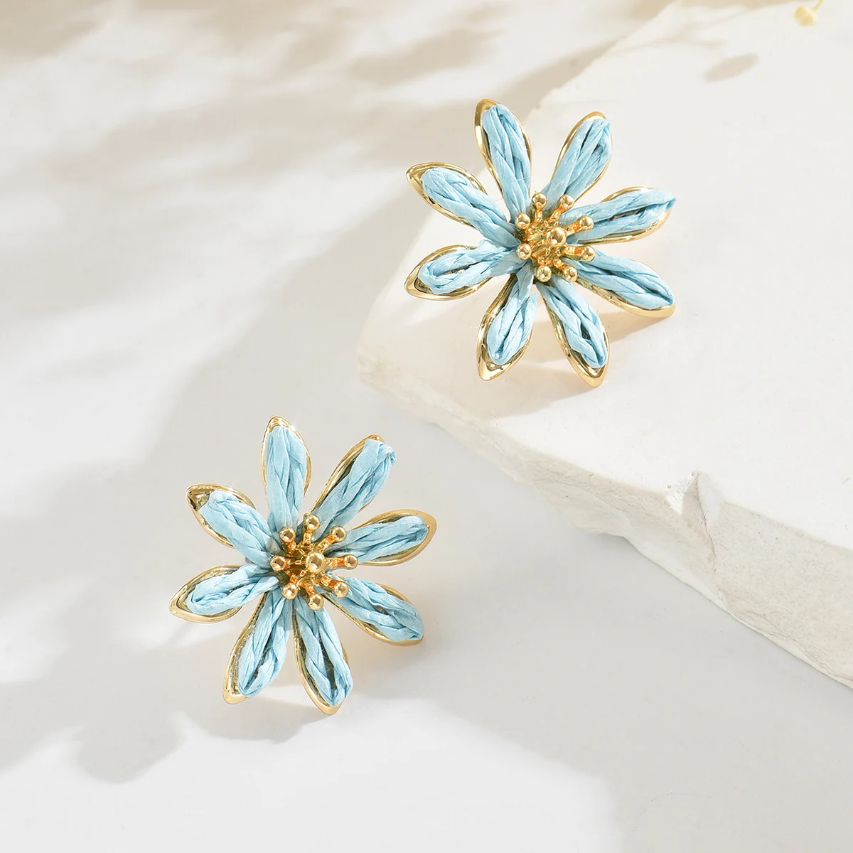 Bohemia Trendy Sweet Daisy Flower Rattan Knit Stud Earrings for Women Handmade Colorful Raffia Flowers Earrings Summer Jewelry
