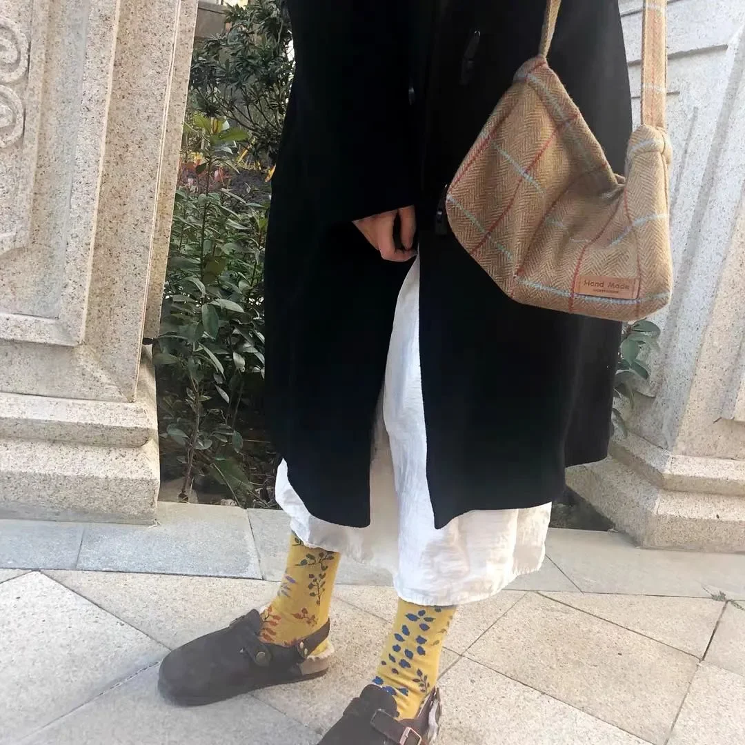 Japanische mehrfarbige Jacquard-Karotten-Kastanienblume, literarische süße Zwei-Zehen-Socken, Mittelrohr, Tabi-Socken mit geteilter Zehenpartie, Gezeitensocken – Detail 20