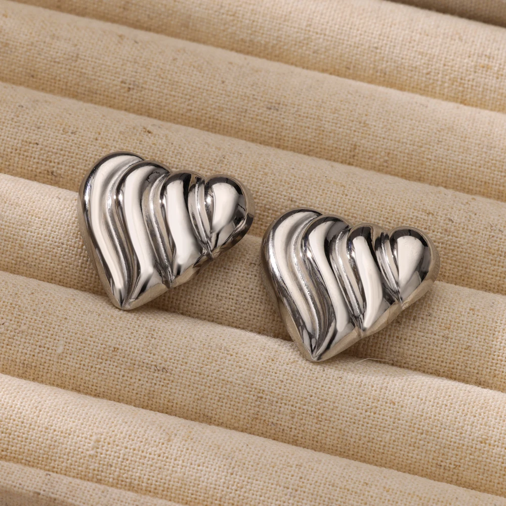 Stainless Steel 3D Textured Heart Stud Earrings Bold Gold Tone for Daily Wear