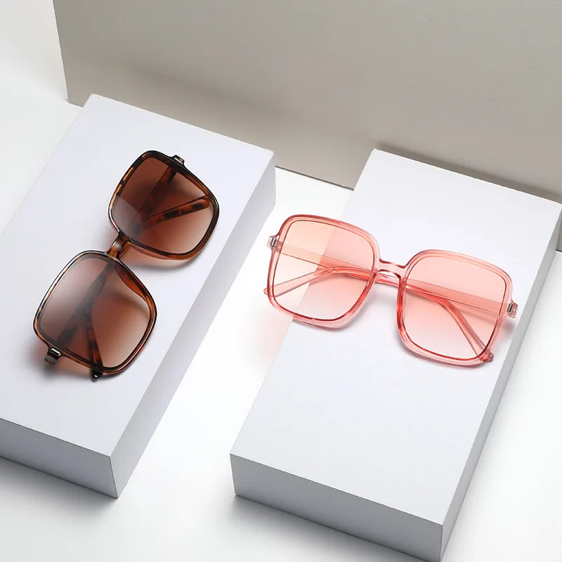 

Fashion Women's Large Frame Square Sunglasses Women Rice Nail Vintage Sun Glasses Brand Designer Trends Eyeglasses UV400