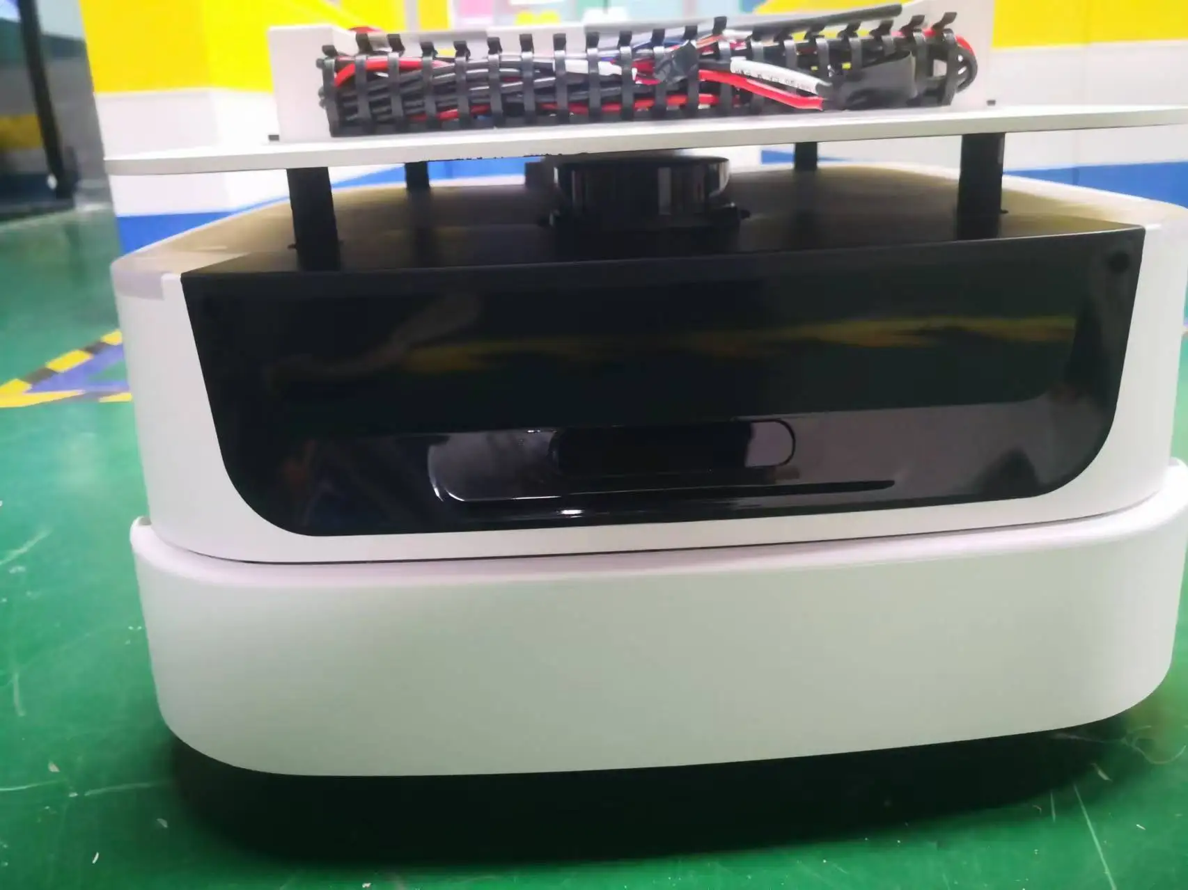 Hot Selling Service Robot SLAM Navigation Chassis Robot Customized Agv Chassis Platform for Secondary Development