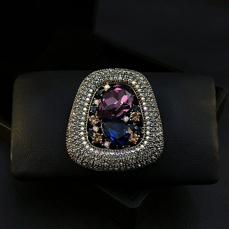 

High-End Chic Shirt Neckline Bow Tie Brooch Exquisite Vintage Corsage Women Party Dress Pin Accessories Rhinestone Jewelry 1635