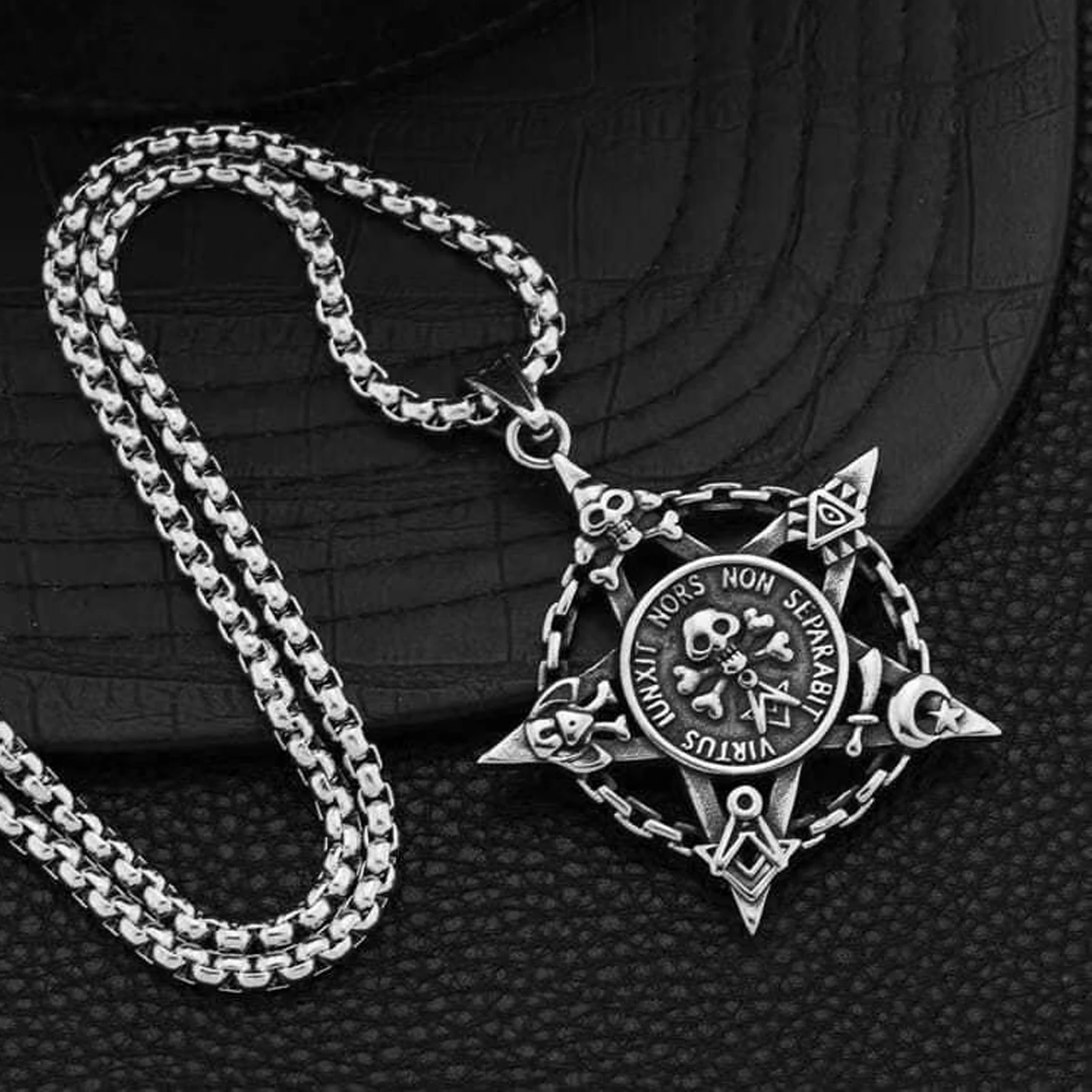 

Men's Vintage Viking Amulet Necklace Viking Ship Wheel with Skull Pendant