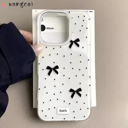 Coque de téléphone à pois avec un nœud élégant