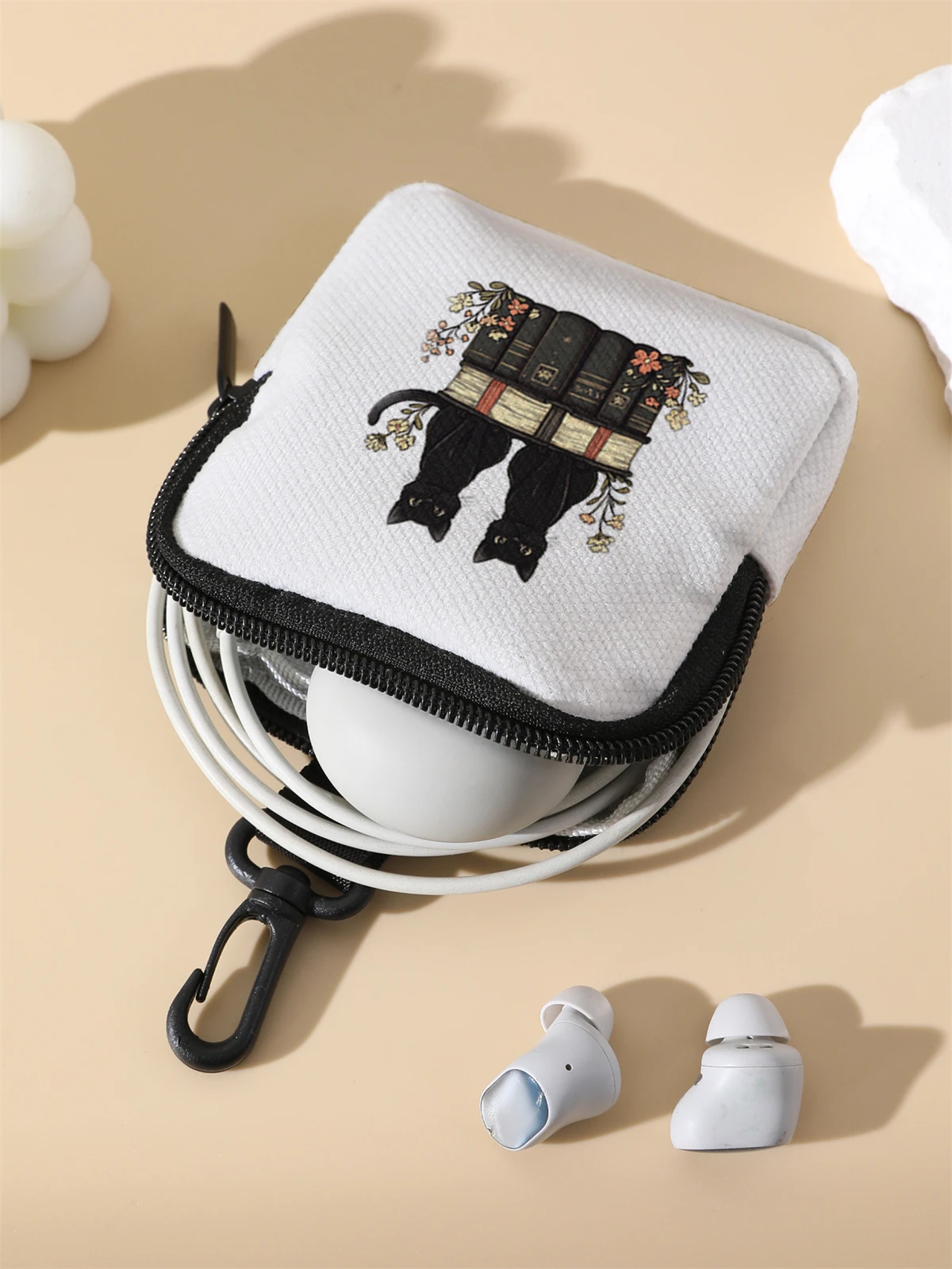 Large capacity coin wallets with cat patterns, digital printed wallets, and storage bags are ideal choices for gift giving