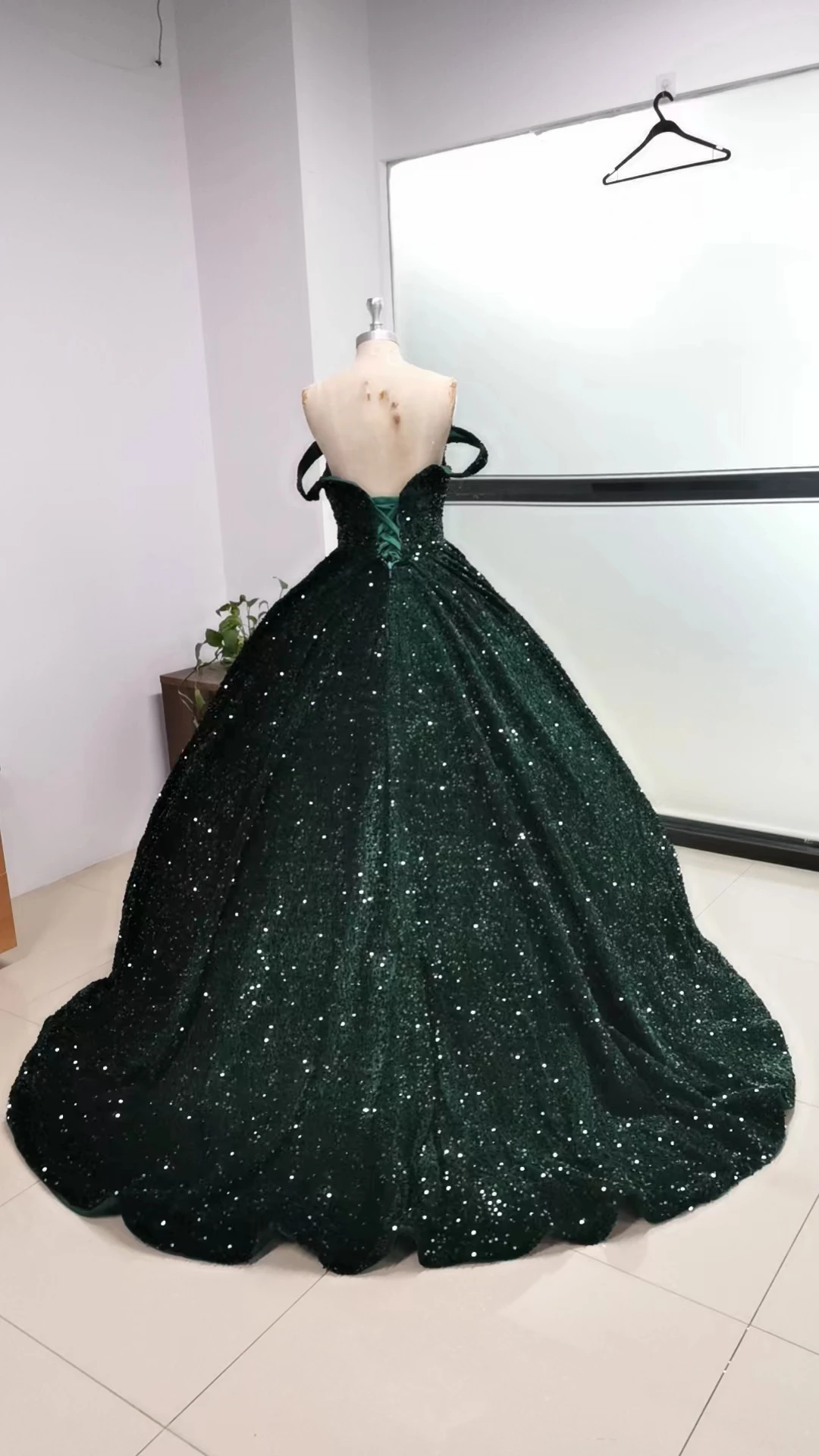 Doymeny Glitter Velvet Sequined Quinceanera Dress Off Shoulder Sweet 16 Year Princess Dress for 15 Years Vestidos quinceanera dresses