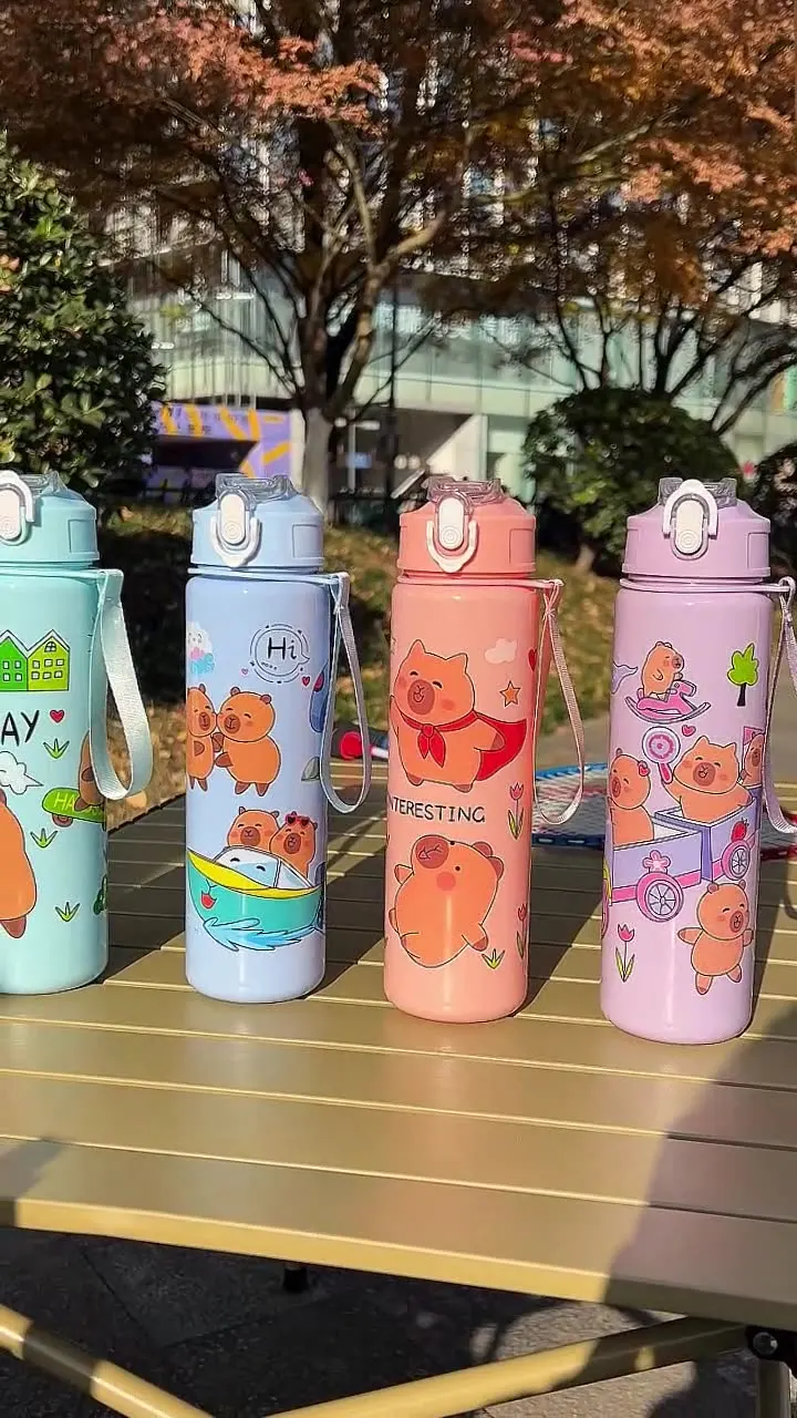 Capybara Large Capacity Travel Water Bottle Portable Leak Proof Kids kapibara Sport Water Bottle Reusable Plastic Straw Cup