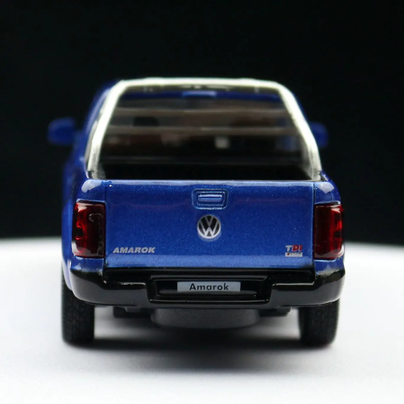 1/46 Volkswagen Amarok Pickup Truck Toy Car Model for Children Diecast Metal Off Road Miniature Pull Back Collection Gift 6