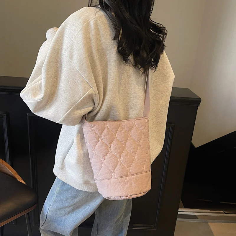 Grid Crossbody Bag  Adjustable Straps Zipper Closure Shoulder Bag for Women Outdoor Travel Commuting Bucket Bag