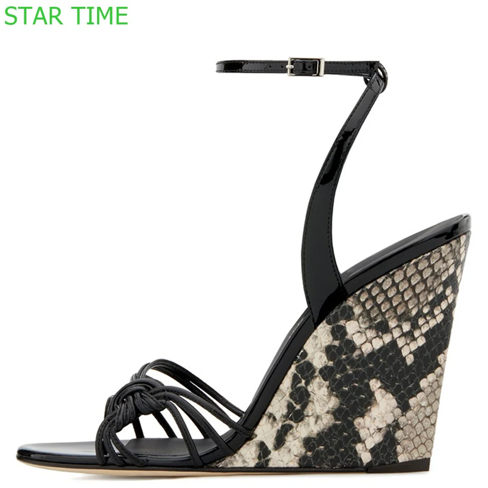 

Cross Strap Wedge Heel Casual Sandals 2024 Summer New Snake Print Open Toe Thin Strap Buckle Roman Sandal Fashion Women Sandals