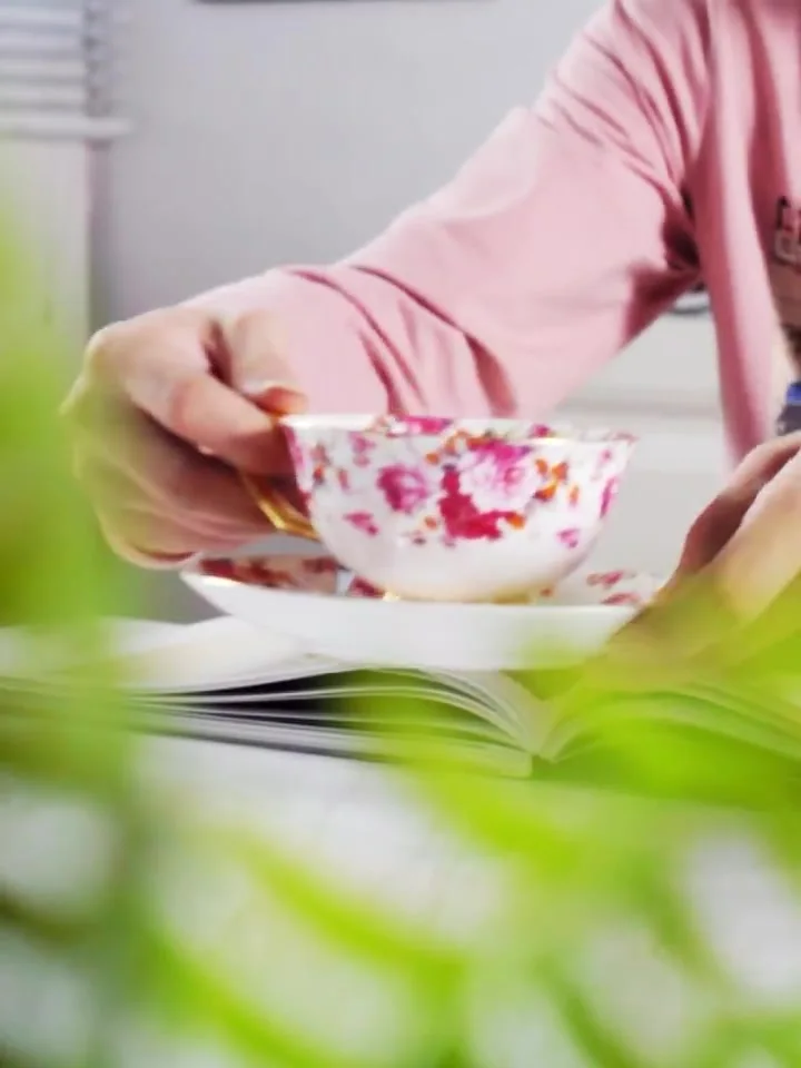 Lcvtos 18-teiliges Vintage Teeservice - Porzellan Teetassen Mit Untertassen Und Löffel