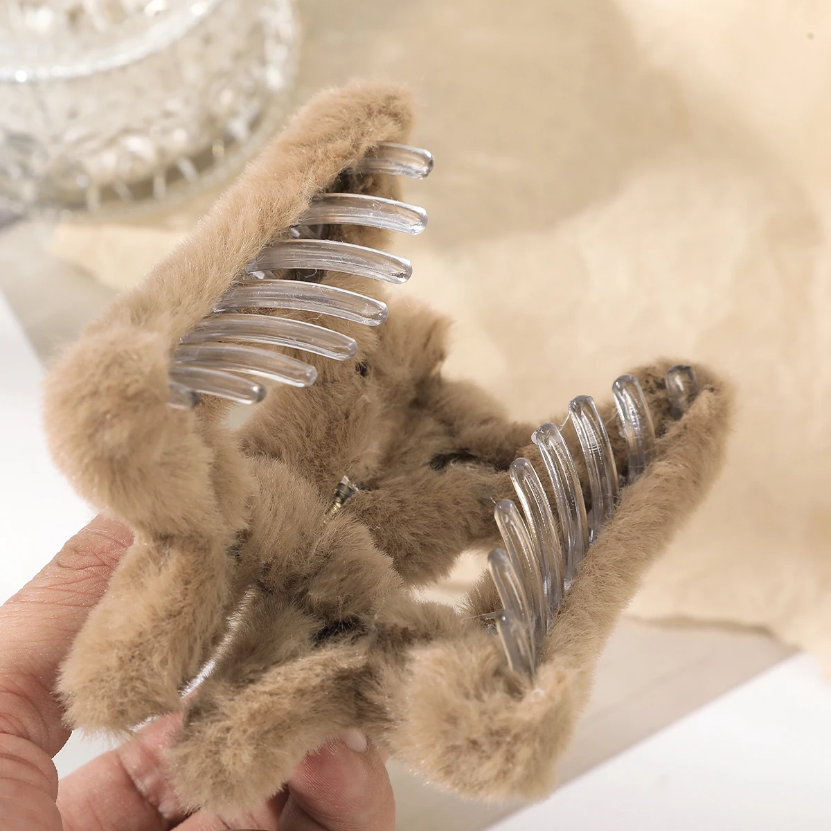 Star Shape Plush Hair Claw Elegant Acrylic Hairpins Faux Fur Hair Clip Barrette Crab Headwear for Women Girls Hair Accessories