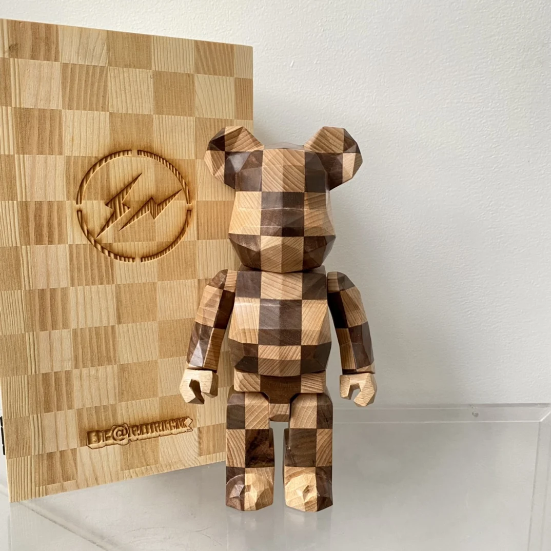 

Rhombus Checkerboard Lattice Bear Bearbrick 400% KarimokuChess Uses Chess Lattice Handmade Solid Wood To Make Decoration Dolls
