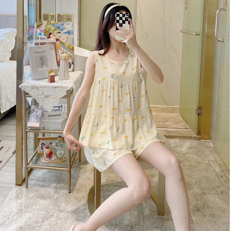 Рисунок 3 - Желтый Атласный пижамный комплект с цветочным принтом